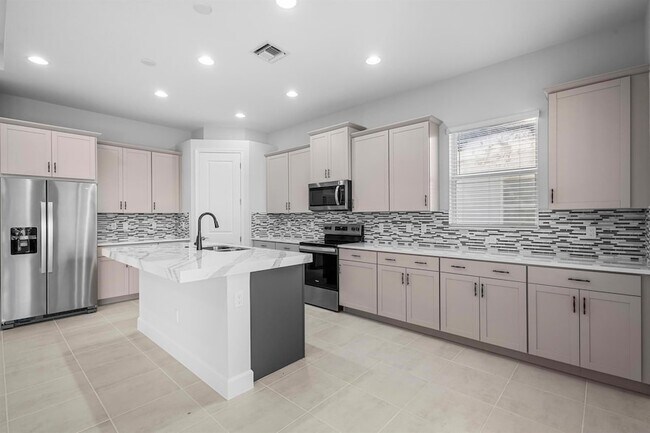 Building Photo - 14192 Lacebark Ln