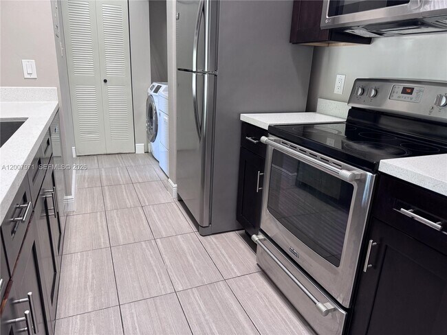 Building Photo - 10420 SW 158th Ct