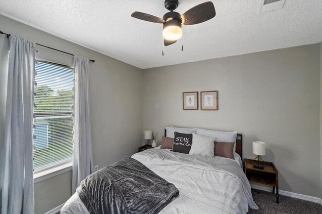 Building Photo - 200 Laurel Dr