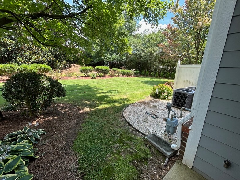 Building Photo - 105 Havelock Ct