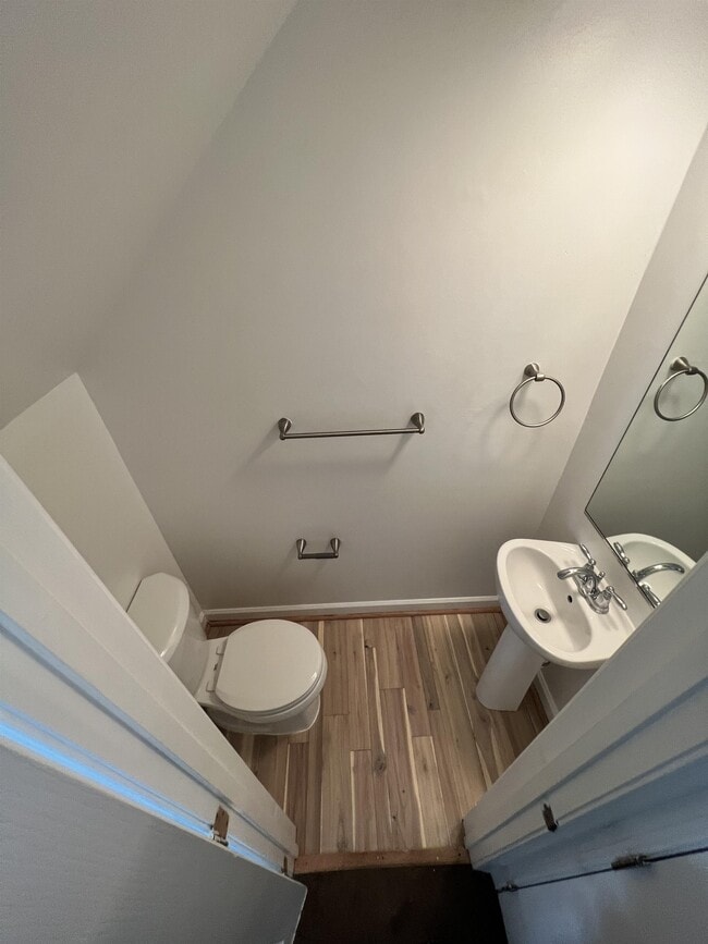 Building Photo - 6890 Hawthorne St