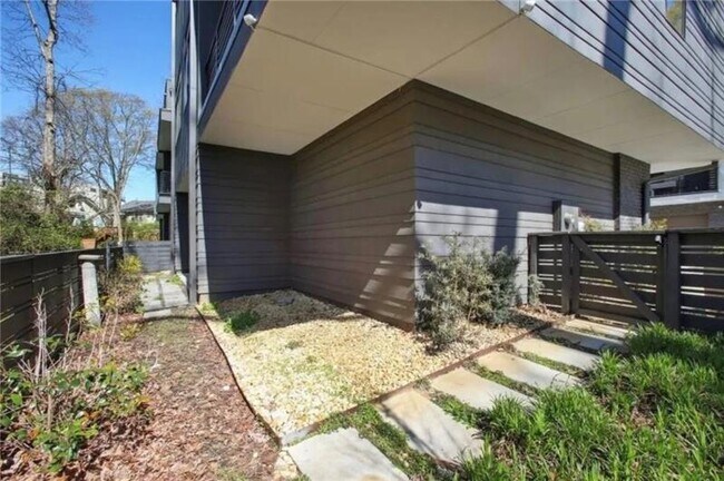 Building Photo - 644 Angier Springs Ct NE