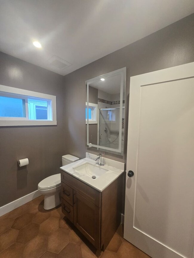 Building Photo - Beautifully Renovated Home in Oakland!