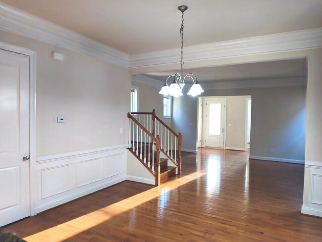 Building Photo - Luxurious Single-Family Home in Vibrant One Loudoun!