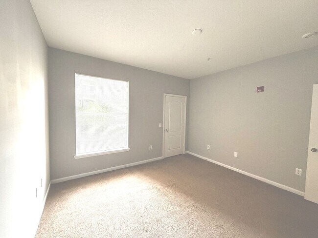 Building Photo - 8848 Villa View Cir