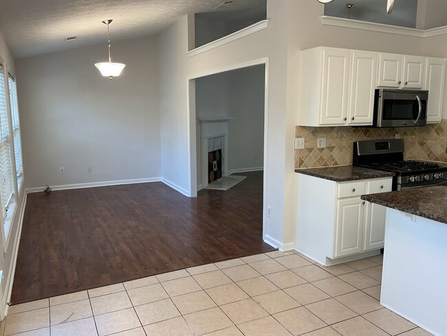 Building Photo - 919 Autumn Glen Way