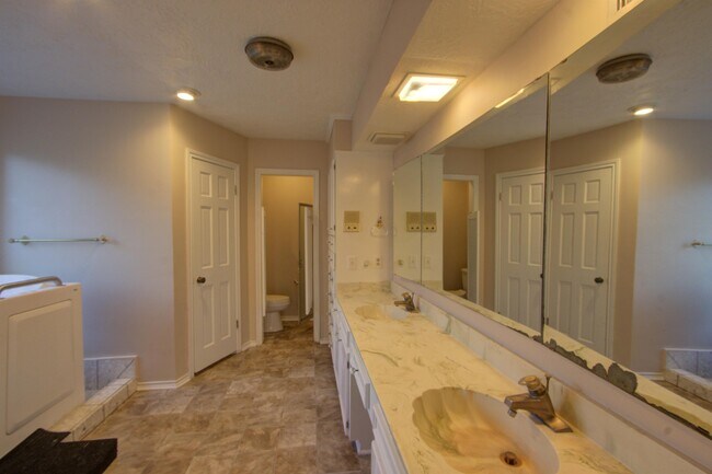 Building Photo - 7890 Blackman Ferry Rd