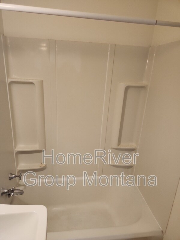 Building Photo - 336 S 5th St E