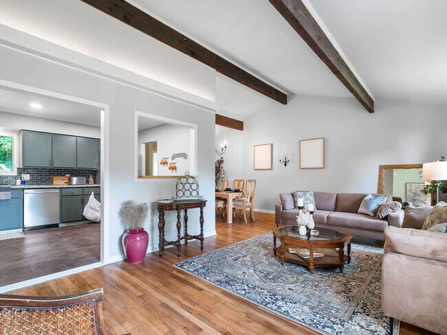 Building Photo - 670 Treeside Dr