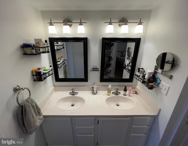 Building Photo - 7321 Castleberg Ct