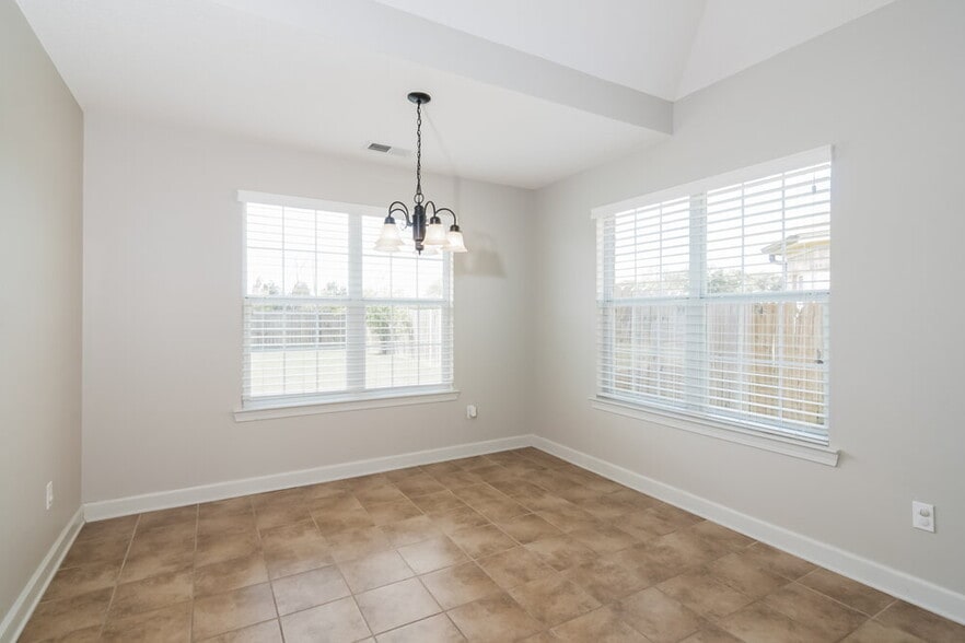 Building Photo - 2571 Blue Ridge Dr