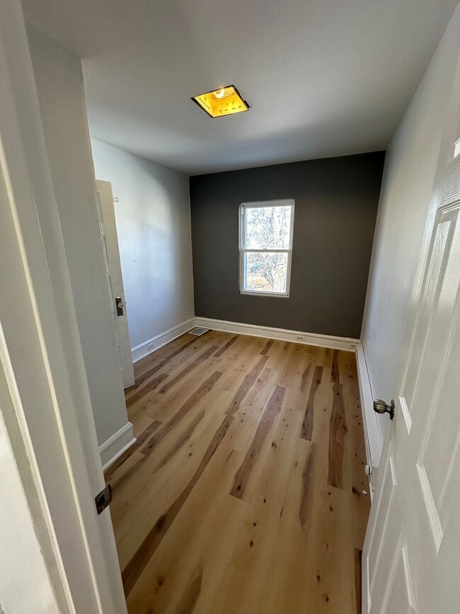 Building Photo - Bright and Airy 3 bedroom for rent-Vouchers Welcome