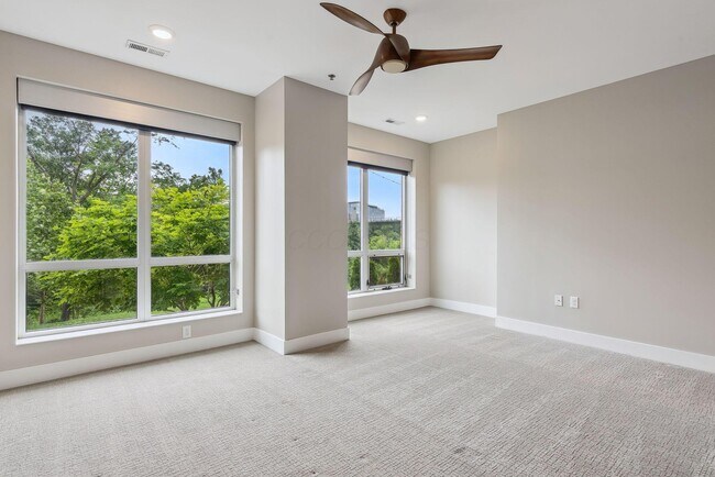 Building Photo - 105 N Riverview St