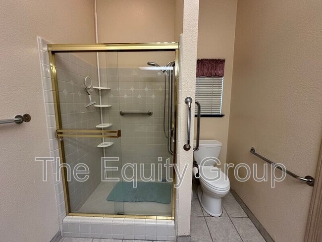 Building Photo - 1036 N Palm St