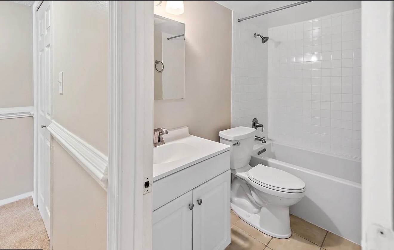 Building Photo - 1826 Metzerott Rd