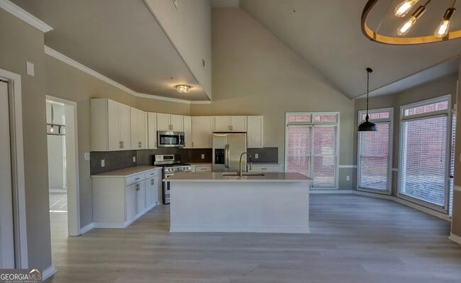 Building Photo - 2111 Highland Club Dr SE