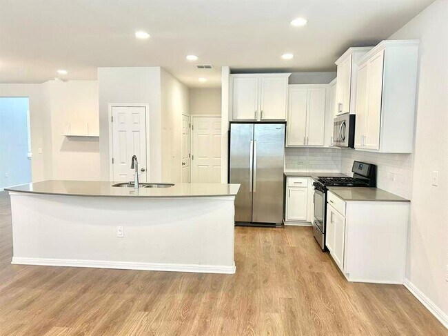 Building Photo - 9908 Thane Way