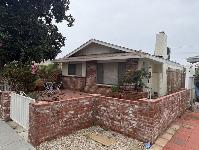 Building Photo - Solar savings on energy. 3rd bonus room.   2 Car Garage, Private Yard, Spacious upgraded interior.