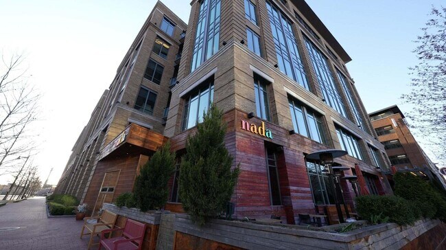 Building Photo - 1145 N High St