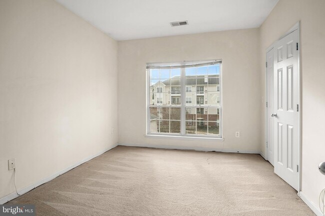 Building Photo - 4850 Eisenhower Ave