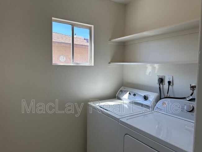 Building Photo - 2514 S Cottonwood Dr