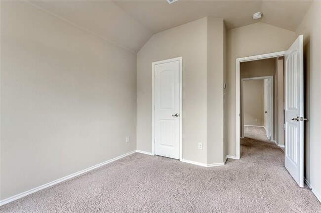 Building Photo - 1028 Lake Woodland Dr