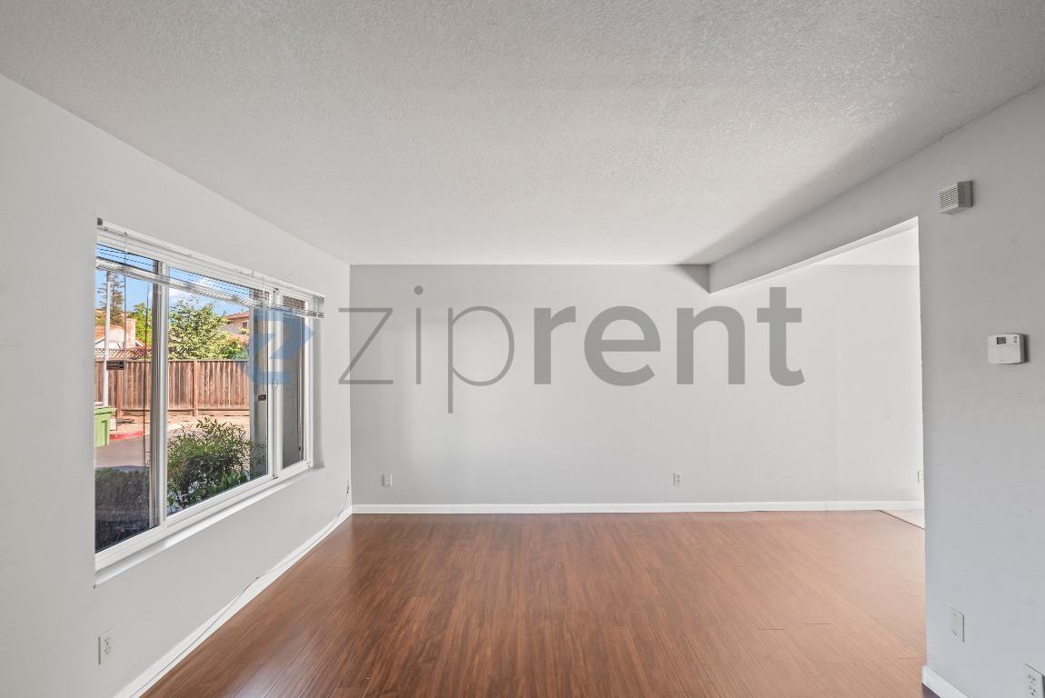 Building Photo - 38605 Royal Ann Common