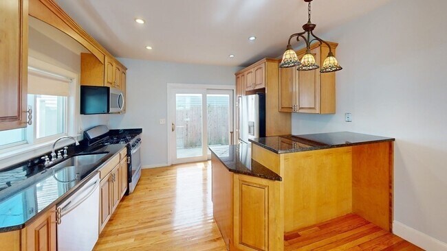 Building Photo - 4 M Street Pl