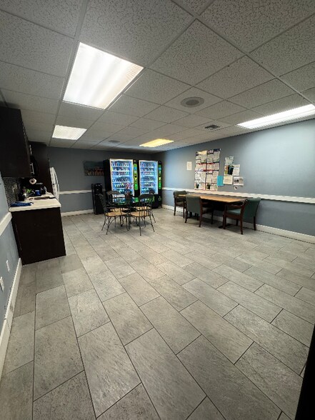 Building Photo - 484 NW 165th St
