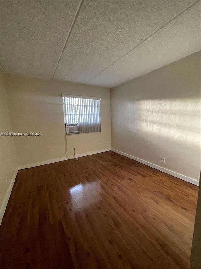 Building Photo - 3211 SW 44th St