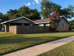 Building Photo - 5914 Westcreek Dr