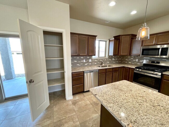 Building Photo - Beautiful 3 Bedroom Home in Southern Vistas w/ Solar!