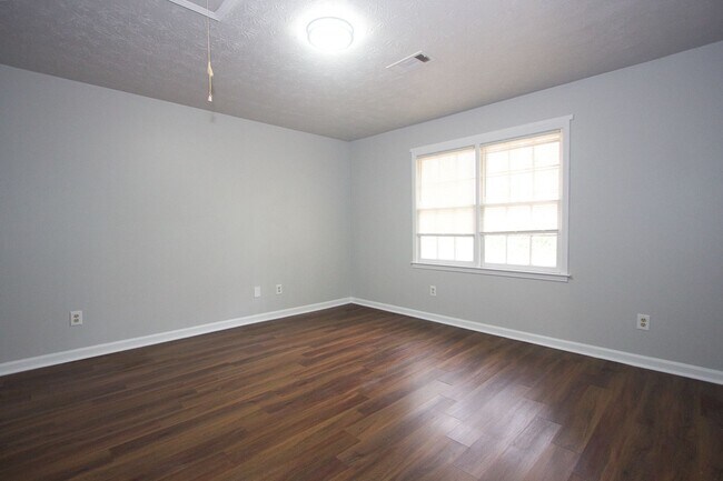 Building Photo - 3252ID