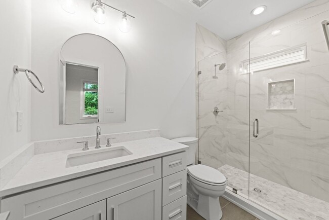 Building Photo - Gorgeous New Construction, Modern Finishes, Spacious Floorplan, Pet Friendly!