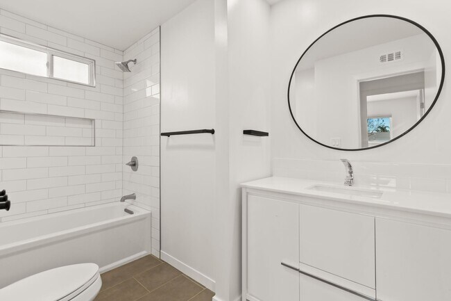 Building Photo - Freshly Remodeled Home Near Lake Murray & Mission Trails