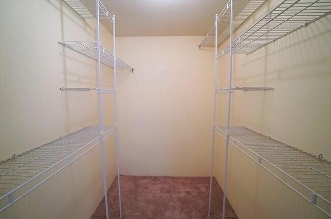 Building Photo - Spacious Condo with Parking, Heat/Hot Wate...