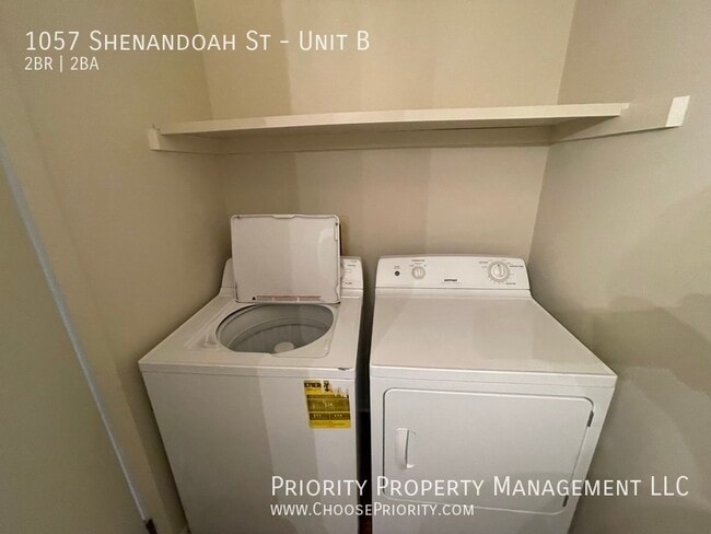 Building Photo - 2 Bedroom, 1.5 Bathroom Townhome in Harris...