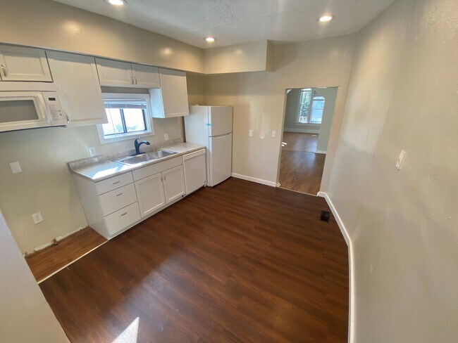 Building Photo - Updated 4 bed 1.5 Bath in Omaha