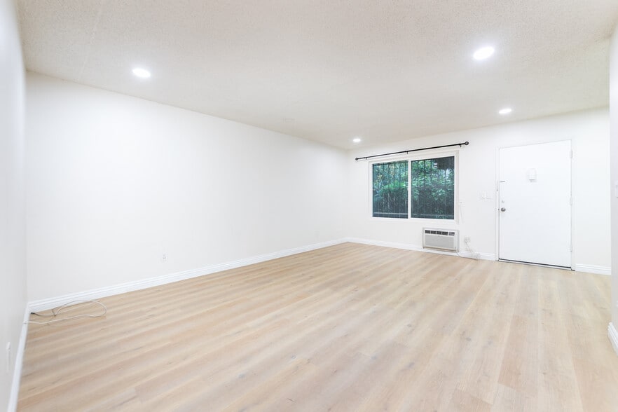 Building Photo - 1908 Clinton St