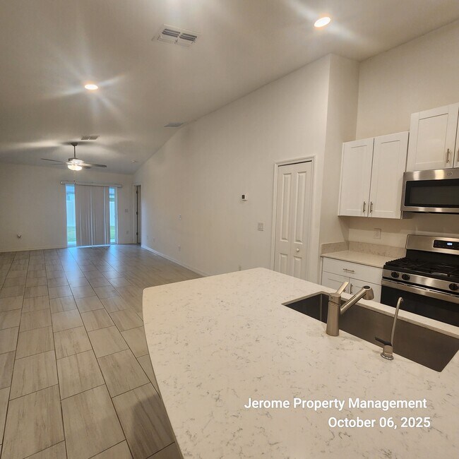 Building Photo - 35099 Ackley Trce