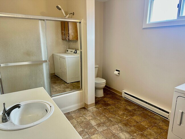 Building Photo - 808 W Augusta Ave