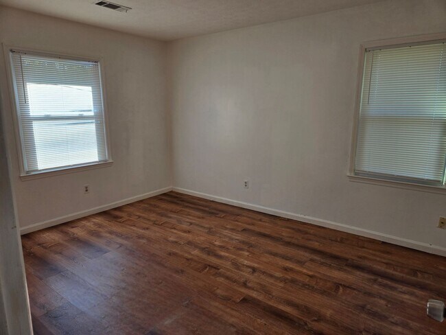 Building Photo - FOR RENT in North Columbus! Available Now!