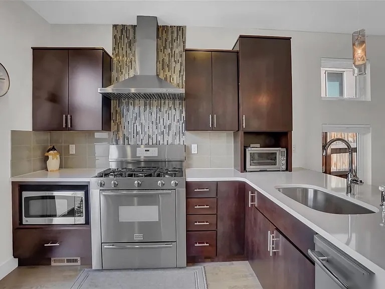 Building Photo - 2713 Grove St