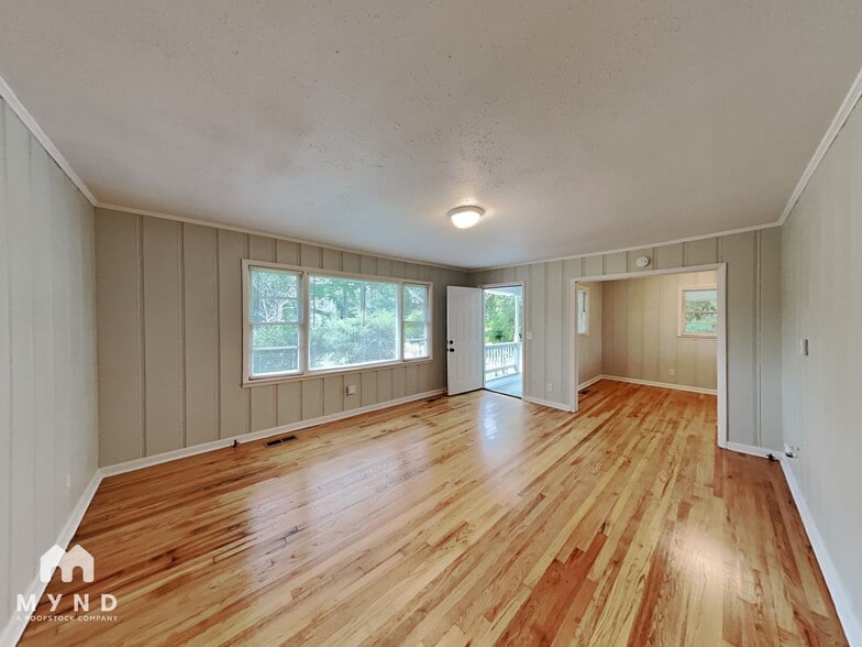 Building Photo - 921 N Highland Dr