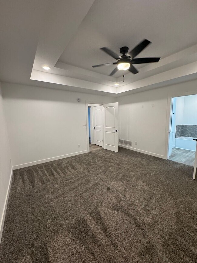 Building Photo - 3 bedroom 2 bath house
