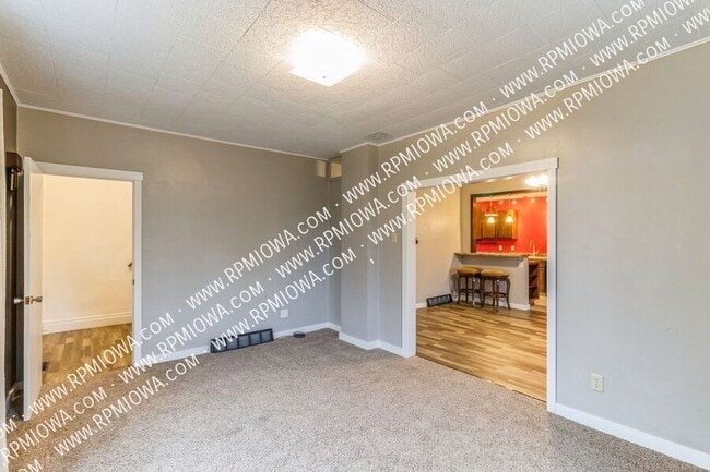 Building Photo - 1112 Main St