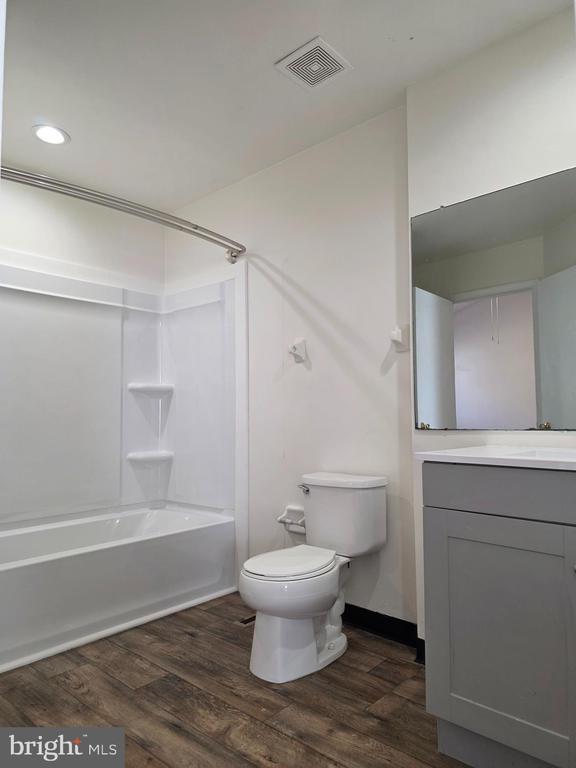 Building Photo - 529 Schooner Way