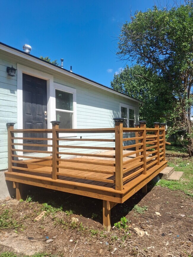 Building Photo - 703 N Blair St