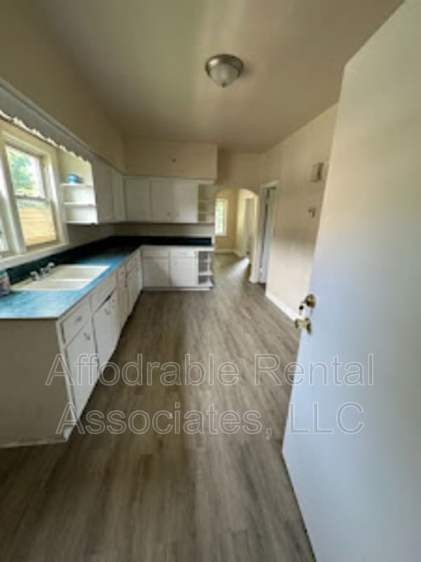 Building Photo - 1911 S 11th St