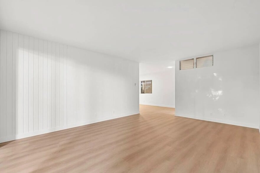 Building Photo - 6100 Buckingham Pkwy